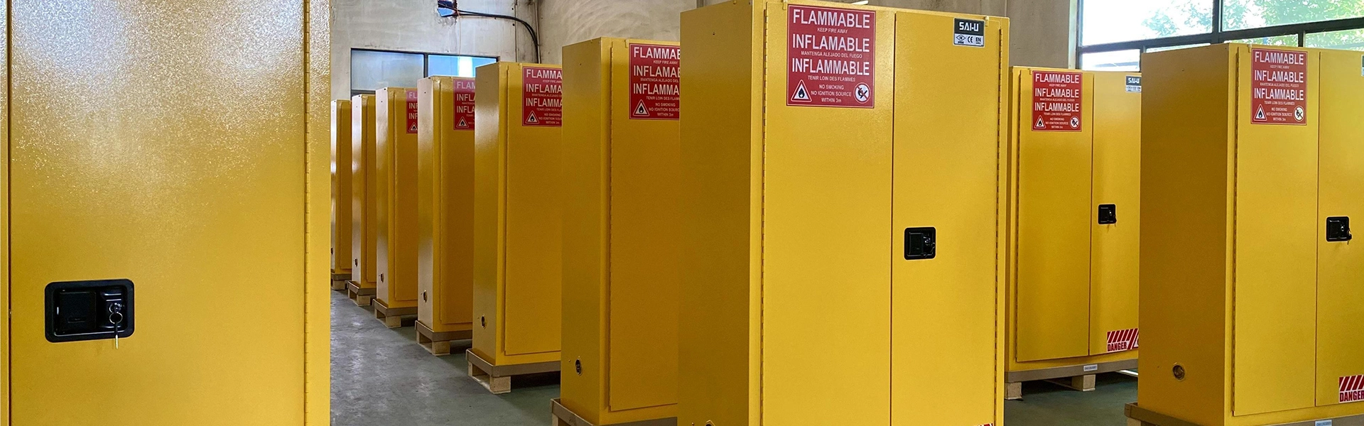 Sicherheits schrank aus Metall